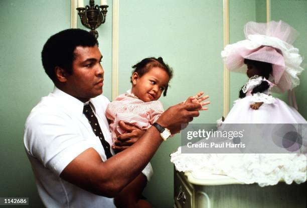 Los Angeles, CA. Muhammad Ali with his daughter, Laila before his last fight with Larry Holmes. Photo by Paul Harris/Online USA, Inc.