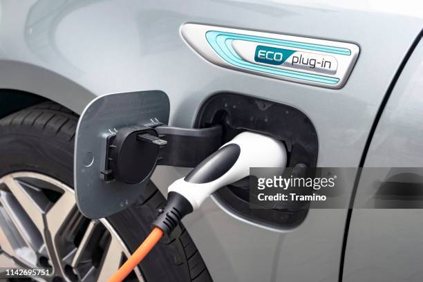 起亞優化插電式車輛的充電過程 - hybrid vehicle 個照片及圖片檔