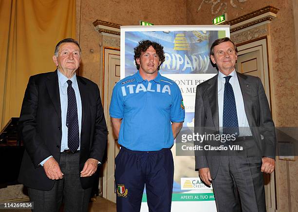 Mauro Bergamasco poses with Italian Rugby Federation President Giancarlo Dondi and Cariparma President Ariberto Fassati during a press conference as...