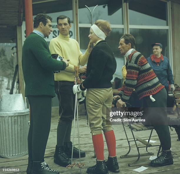 Mrs Herbert Cremer, from New York, standing with three men on the slopes of the Sugarbush Mountain ski resort in Warren, Vermont, USA, circa 1960....