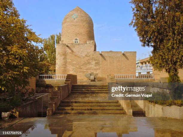 tomb of biblical jewish queen esther in hamedan, iran - esther queen esther of persia stock pictures, royalty-free photos & images
