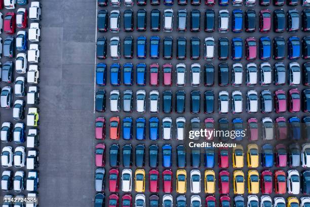 aerial view of parking - car exports imagens e fotografias de stock