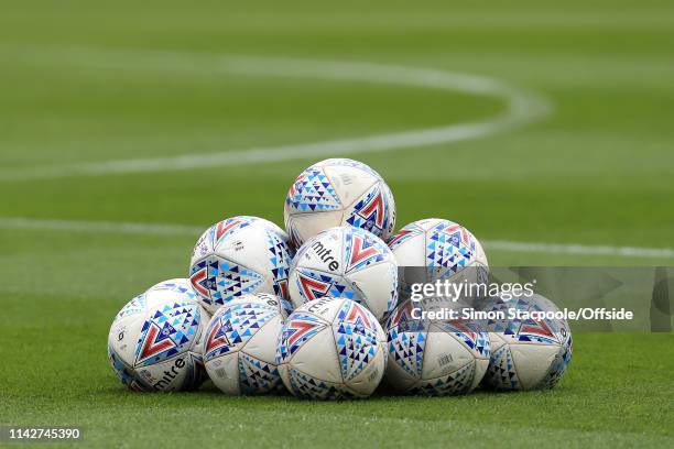 Football Stack 253 Pile Of Footballs Stock Photos, High-Res Pictures, and Images ...