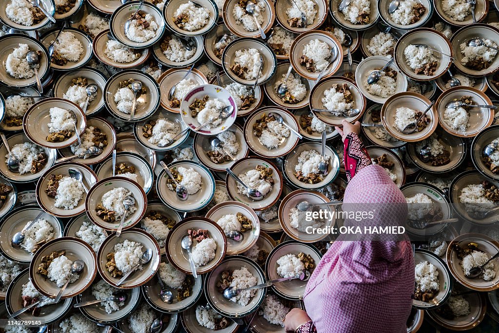 TOPSHOT-INDONESIA-RELIGION-ISLAM-RAMADAN