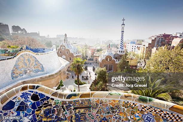 park güell - parc guell stock-fotos und bilder