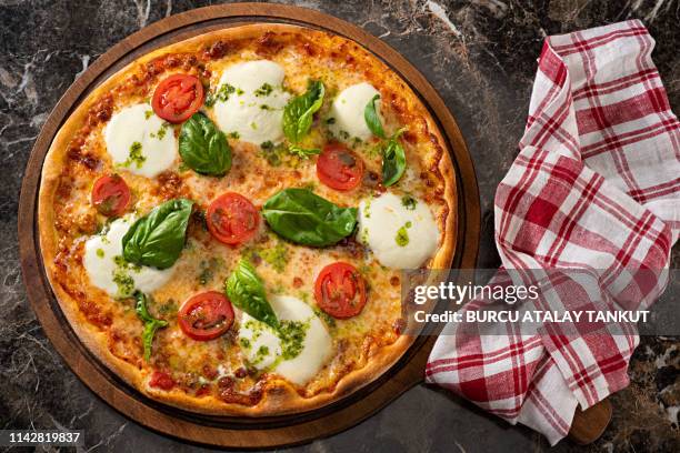 margharita pizza - cheese pizza stock pictures, royalty-free photos & images
