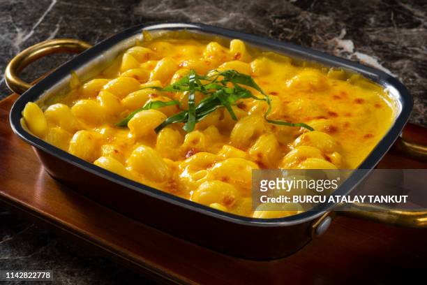 macaroni and cheese - macaroni and cheese stock pictures, royalty-free photos & images