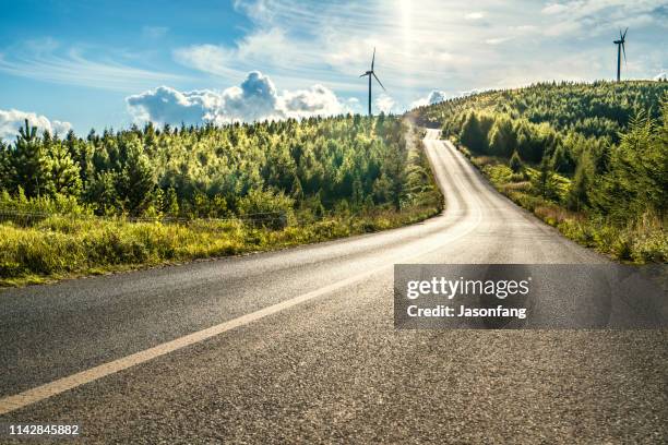 mountain road - straße stock-fotos und bilder