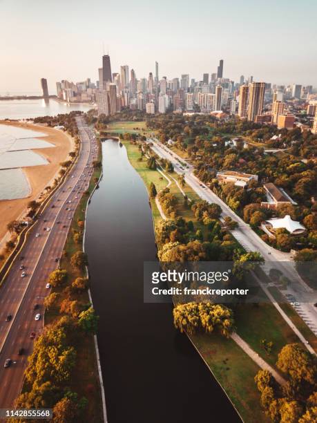 chicago skyline aerial view - illinois aerial stock pictures, royalty-free photos & images
