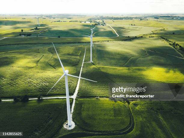 wind turbine in iowa - iowa stock pictures, royalty-free photos & images