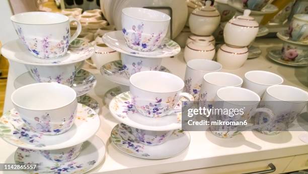 crockery, porcelain, utensils and other different stuff on shop - porcelana china stock pictures, royalty-free photos & images