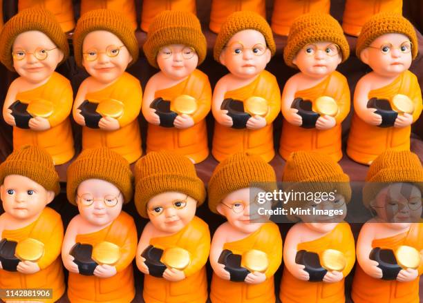 close up of buddhist monk dolls - reverendo clerecía fotografías e imágenes de stock