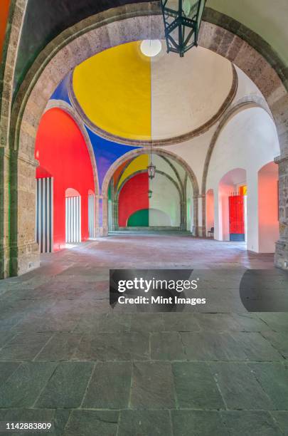 colorful domes of hospicio cabanas, guadalajara, jalisco, mexico - guadalajara méxico fotografías e imágenes de stock