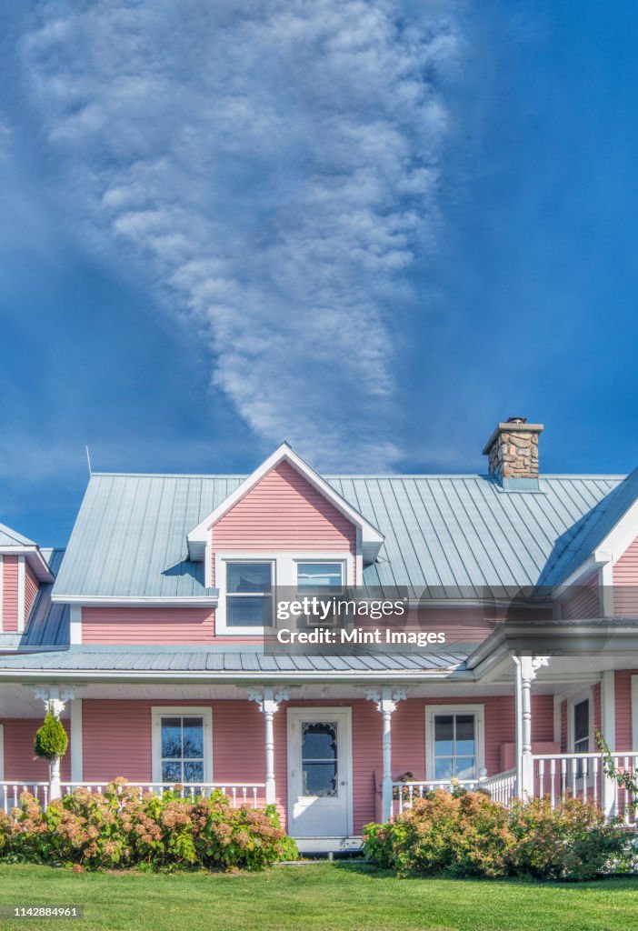 Bed and breakfast overlooking sunny yard