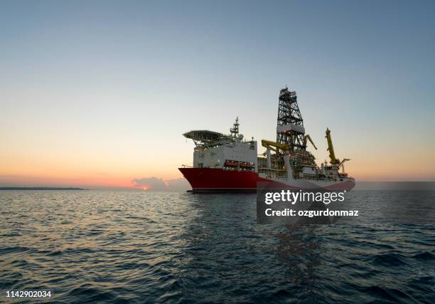 Oil Rig Protection Vessels 404 Oil Rig Support Vessel Stock Photos, High-Res Pictures, and Images ...
