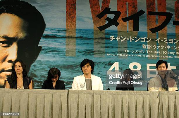 Lee Mi-yun, Jang Dong-Gun and Lee Jung-Jae during "Typhoon" Tokyo Press Conference at Imperial Hotel in Tokyo, Japan.