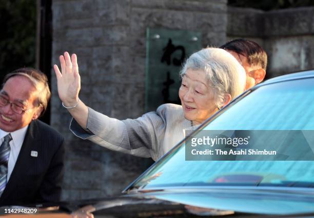 Empress Michiko waves to well-wishers after visiting the Nemunoki no Niwa garden, on the former site of the home where the empress was born on April...