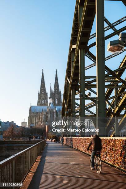 bicycle passing on hohenzollern bridge, cologne, germany - keulen stockfoto's en -beelden