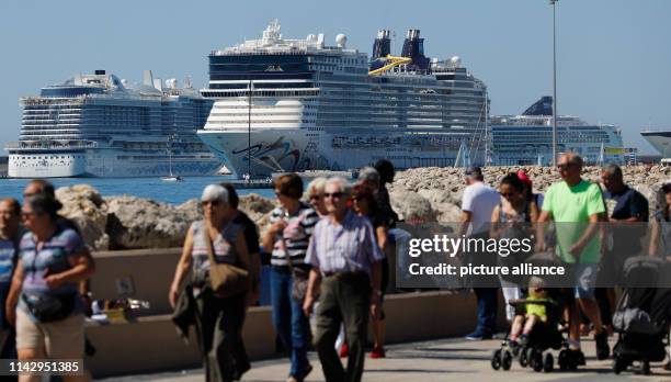 May 2019, Spain, Palma: The cruise ships AidaNova, Norwegian Epic and Norwegian Star are located in the harbour of Palma de Mallorca, in the...