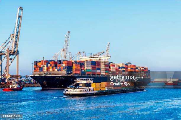 last container fartyg vid en containerterminal i rotterdams hamn - rotterdam port bildbanksfoton och bilder