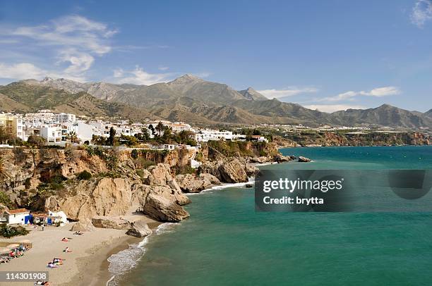 la costa salvaje en nerja en málaga, españa - andalusia fotografías e imágenes de stock