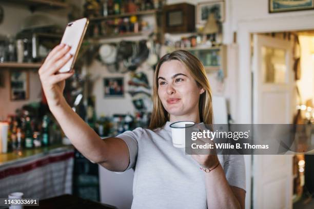 woman taking selfie - blonde woman selfie foto e immagini stock