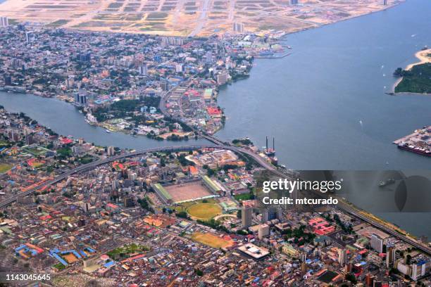 lagos desde el aire-isla de lagos y la isla victoria-distrito central de negocios-laguna de lagos y five cowrie creek, nigeria - nigeria fotografías e imágenes de stock