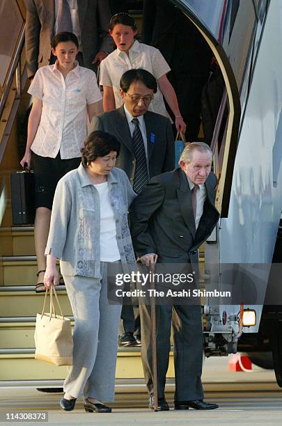Alleged U.S. Army deserter Charles Jenkins and his wife Hitomi Soga and theri daughters Mika and Blinda arrive at Tokyo International Airport on July...
