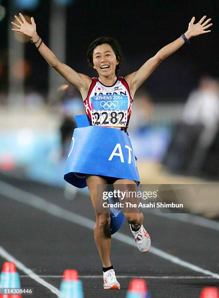 Mizuki Noguchi of Japan celebrates after finishing first and winning the gold medal in the women's marathon on August 22, 2004 during the Athens 2004...