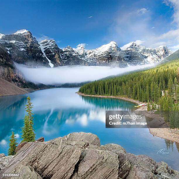 ten peaks - moraine lake stock-fotos und bilder