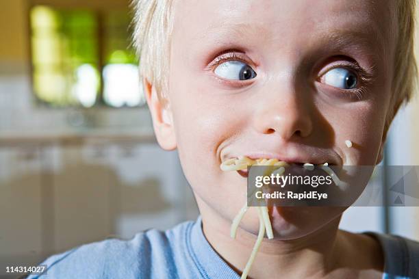 spaghetti visage - rempli photos et images de collection
