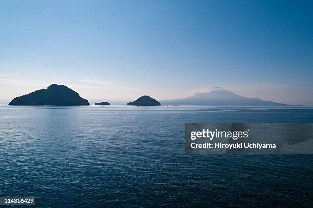 islands in the kinko bay - kagoshima prefecture fotografías e imágenes de stock