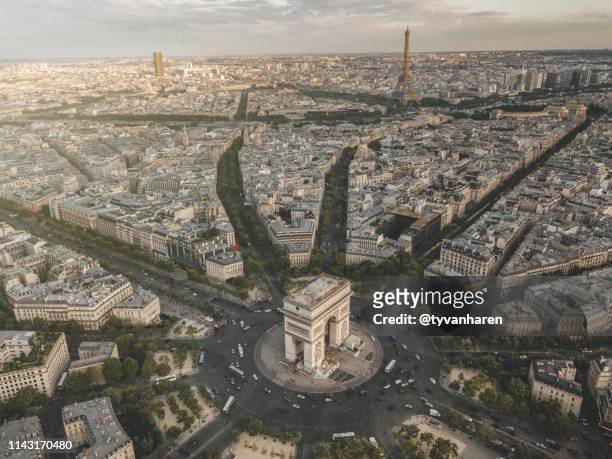 paris - arc de triomphe aerial view stock-fotos und bilder
