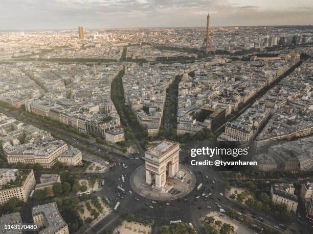 paris - arc de triomphe aerial view stock pictures, royalty-free photos & images