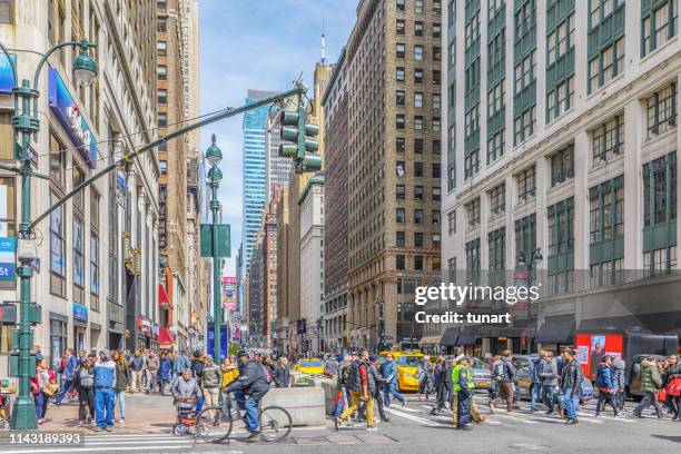 7th avenue, manhattan, new york, usa - garment district imagens e fotografias de stock