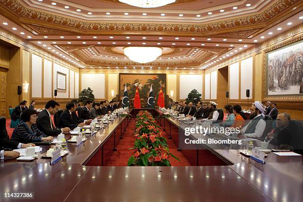 Pakistani delegation including Yousef Raza Gilani, Pakistan's prime minister, right, meet with a Chinese delegation including Wen Jiabao, China's...