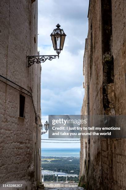 old city center, ostuni - puglia, italy - ostuni 個照片及圖片檔