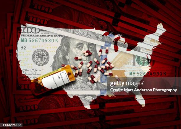 rx pharmacy prescription bottle of pills $100 usa v1 - medicare fotografías e imágenes de stock