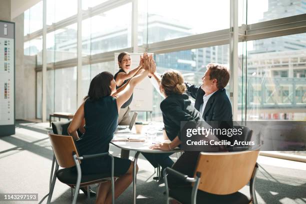 there’s nothing more energizing than working in a team - motivação imagens e fotografias de stock