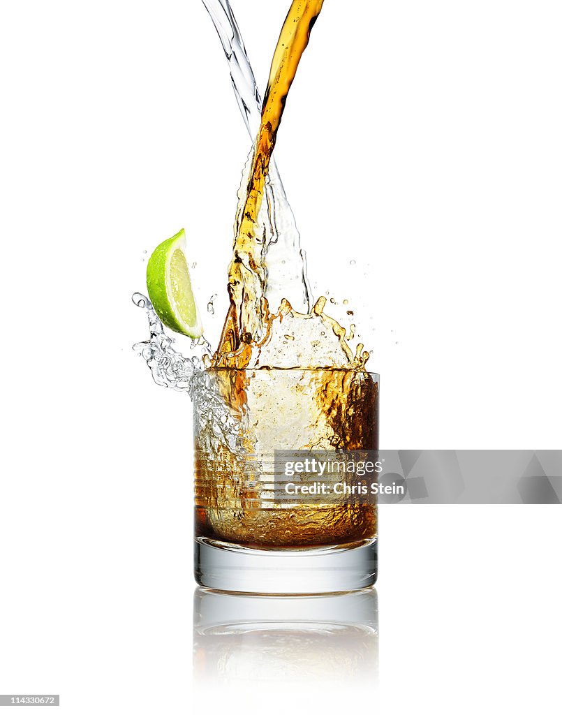 Making a cocktail splash in a glass