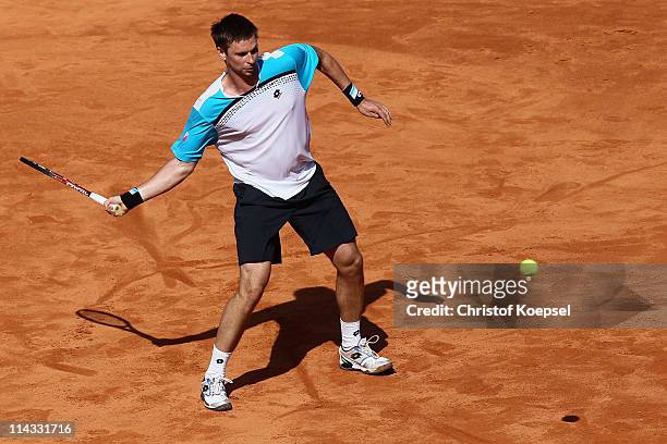 Robin Soederling of Sweden plays a forehand during the match between Maximo Gonzalez of Argentina and Robin Soederling of Sweden in the red group...