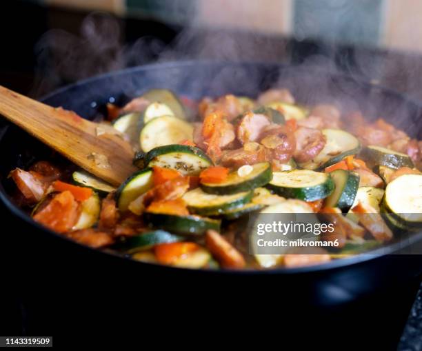 letcho, stew with courgette and sausages - sudderen stockfoto's en -beelden