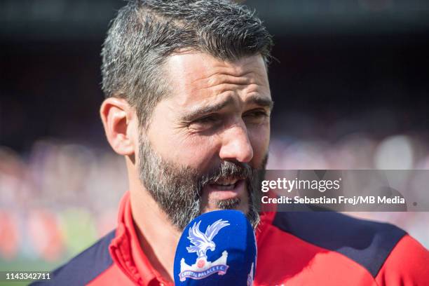 Julián Speroni and Wilfried Zaha of Crystal Palace during the Premier League match between Crystal Palace and AFC Bournemouth at Selhurst Park on May...