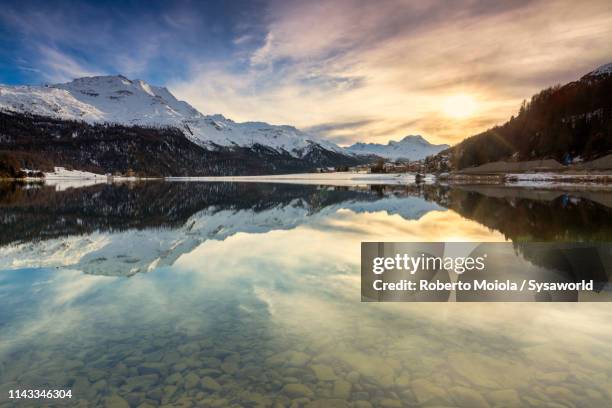 sunset over lake silvaplana, st.moritz, switzerland - seeufer stock-fotos und bilder