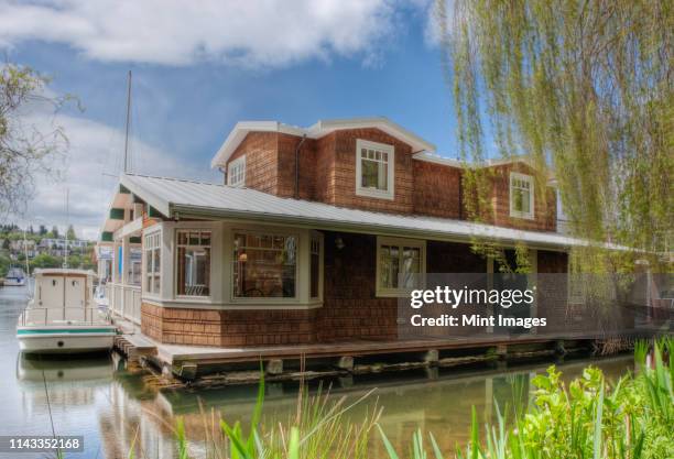 houseboat on canal - houseboat stock pictures, royalty-free photos & images