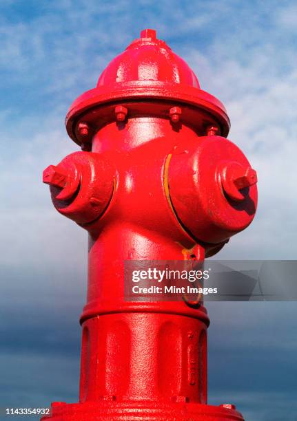 close up of red fire hydrant - hydrant stock-fotos und bilder