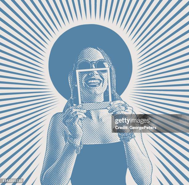 stockillustraties, clipart, cartoons en iconen met vrolijke vrouw framing toothy glimlach met instant photo - toothy smile