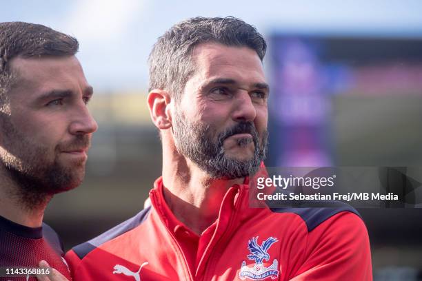 Julián Speroni and James McArthur of Crystal Palace during the Premier League match between Crystal Palace and AFC Bournemouth at Selhurst Park on...