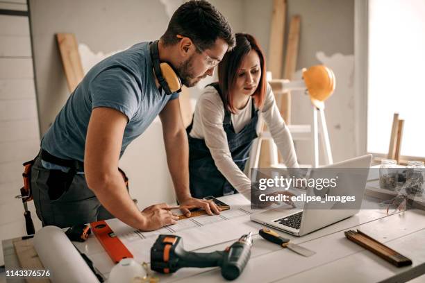 you are the biggest help - home improvement contractor stock pictures, royalty-free photos & images