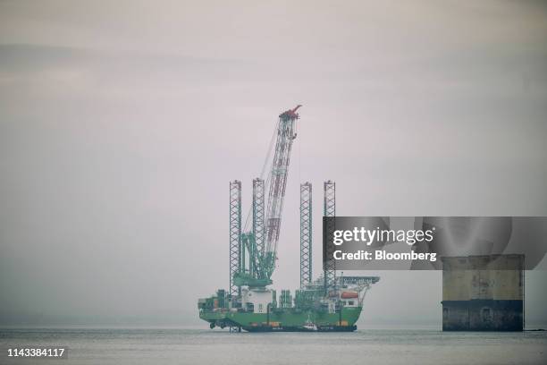 Apollo Piling Machine 95 Piling Rig Stock Photos, High-Res Pictures, and Images - Getty Images